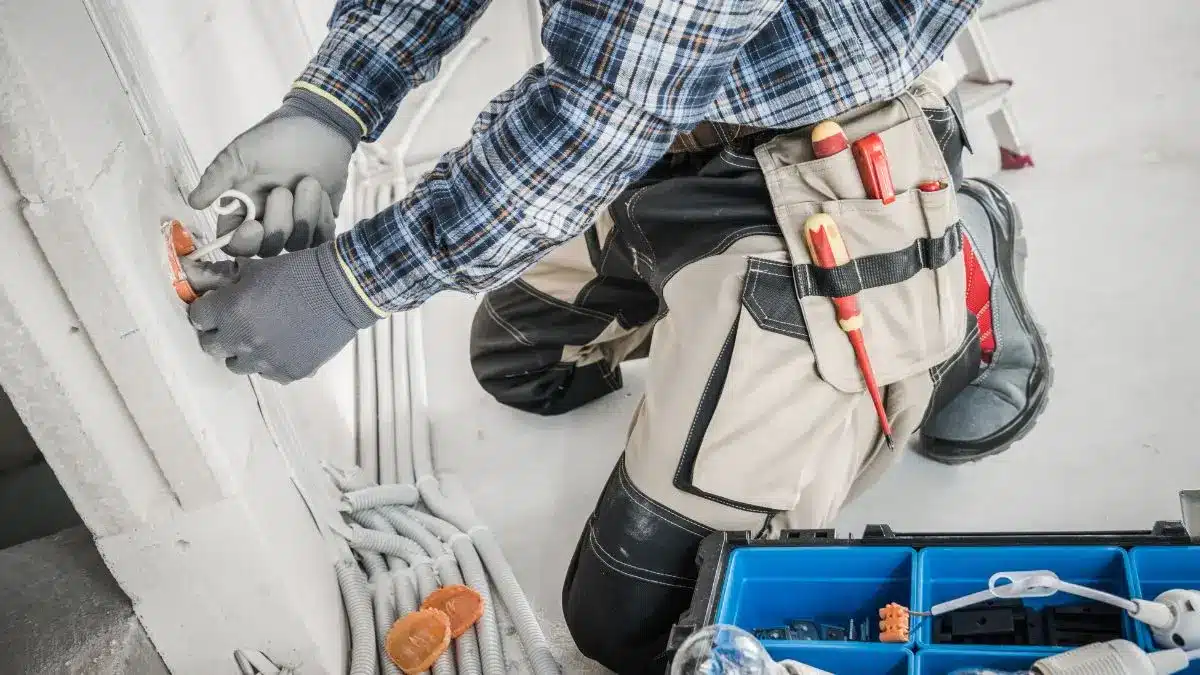 خطوات التأسيس الكهربائي الصحيحة للشقق الواسعة